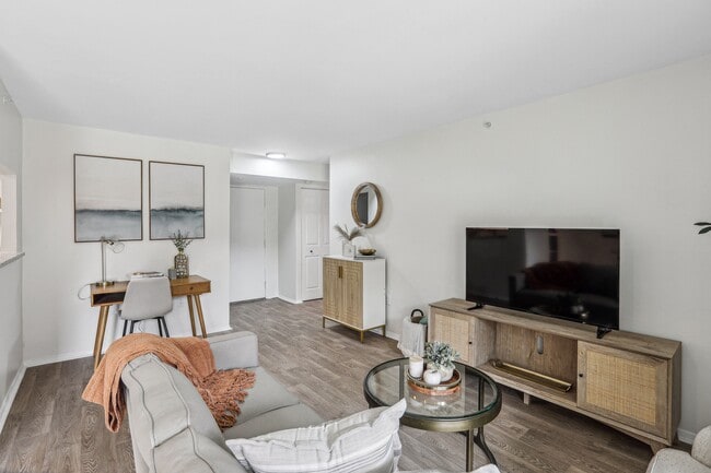 Photo - Aspen at Lake Trail