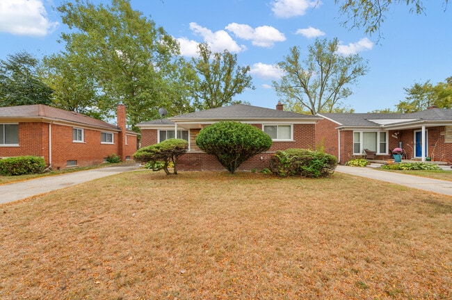 Photo - 21848 Sussex St