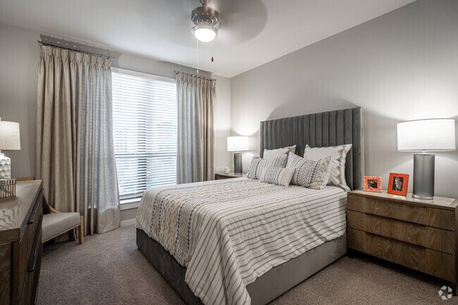1BR, 1BA - 796SF
