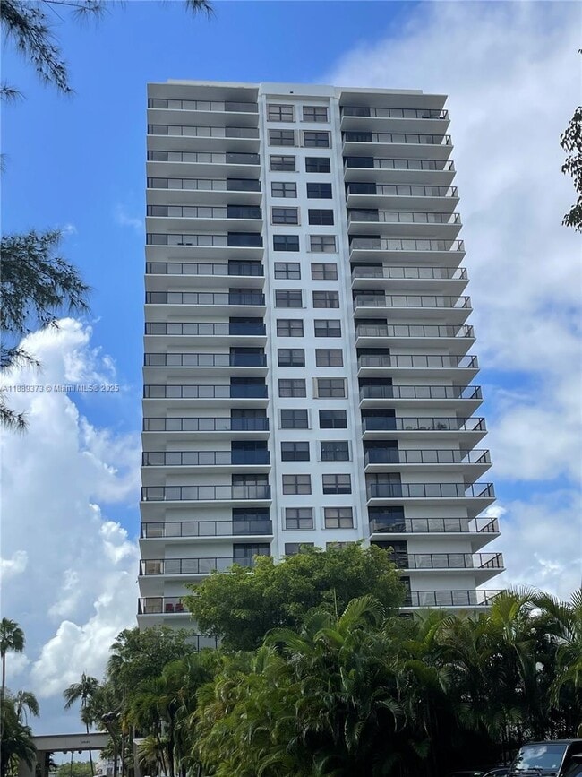 Building Photo - 18151 NE 31st Ct Unit 1411