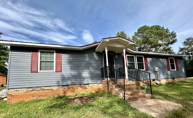 Building Photo - Rural Setting!