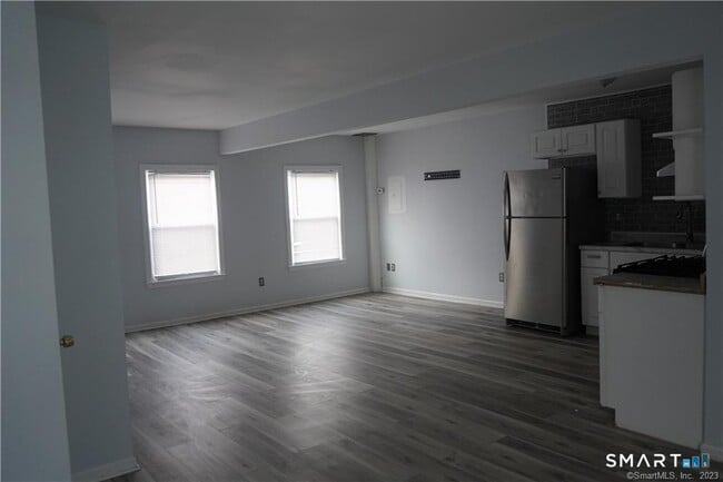 Photo - 541 Whalley Ave