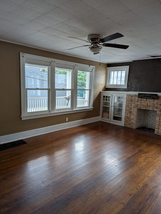 119-121 Baker Street - 119-121 Baker Street Apartment Unit 119