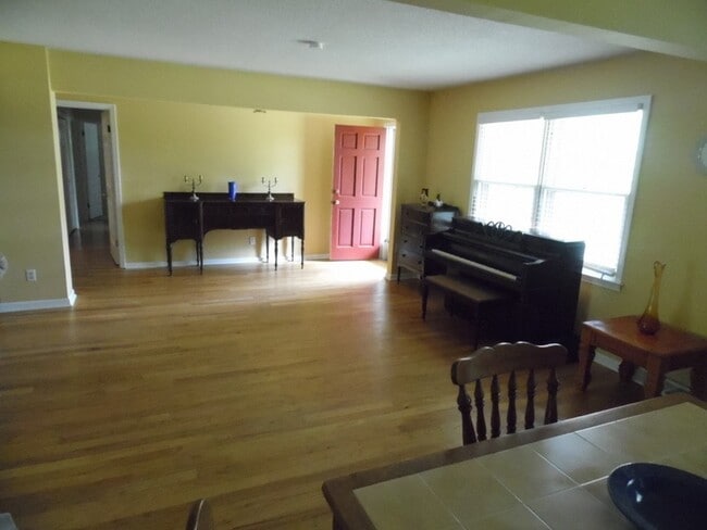 Photo - 1107 Shoreview Dr