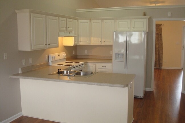 Photo - 425 Reavis Ave