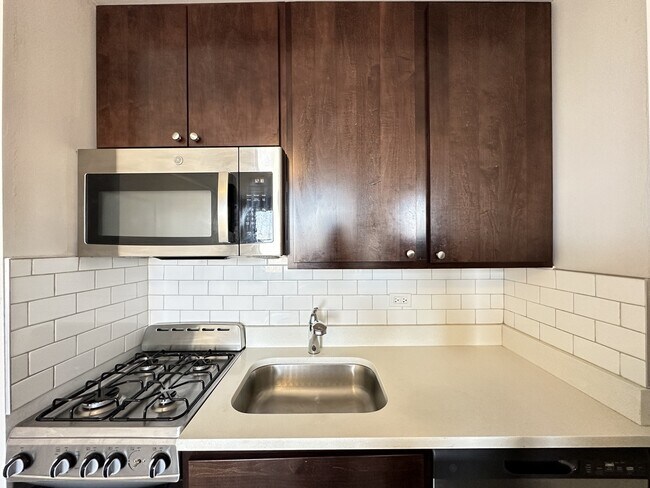 Photo - 3335 W Diversey Ave Unit 133