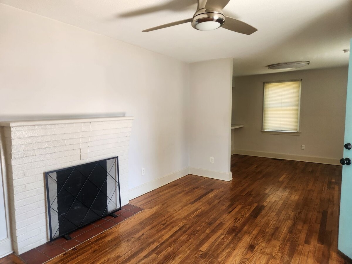 Photo - Lovely 2 Bedroom Bath