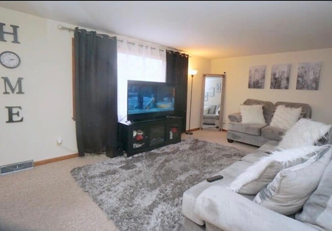 Photo - 225 Sunshine Dr