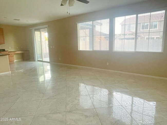 Photo - 1121 E Regent Dr