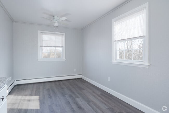 2BR, 1BA - 850SF