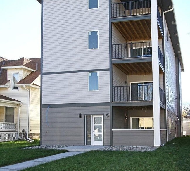 Building Photo - 1515 F St Unit 4