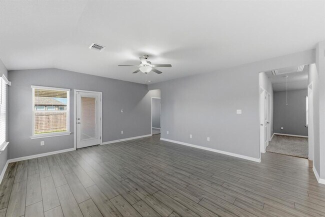 Photo - 100 Javans Nest