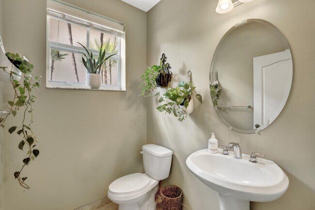 Photo - 117 E Prive Cir