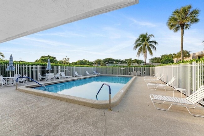 Building Photo - 1060 Homewood Blvd Unit J102