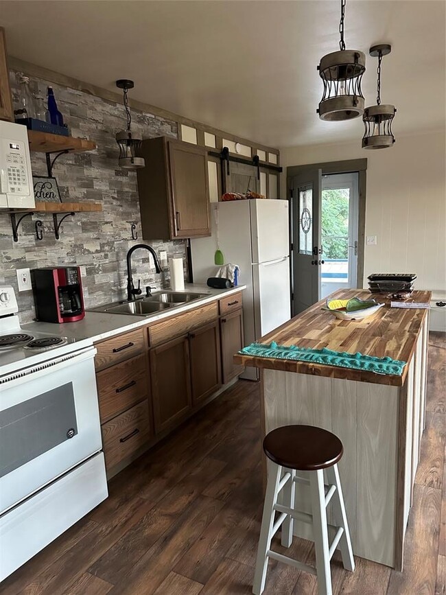 Building Photo - 161 Alexander Dr Unit 9