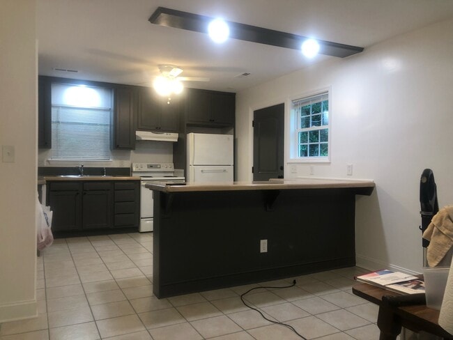 Building Photo - 877 Donaldson Rd