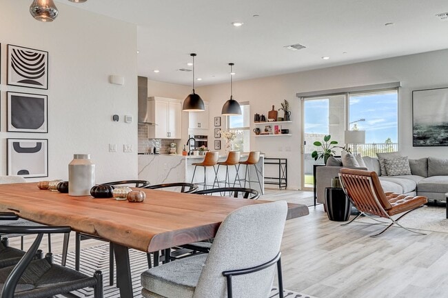 Building Photo - Stunning Fully Furnished 5-Bedroom Home in...