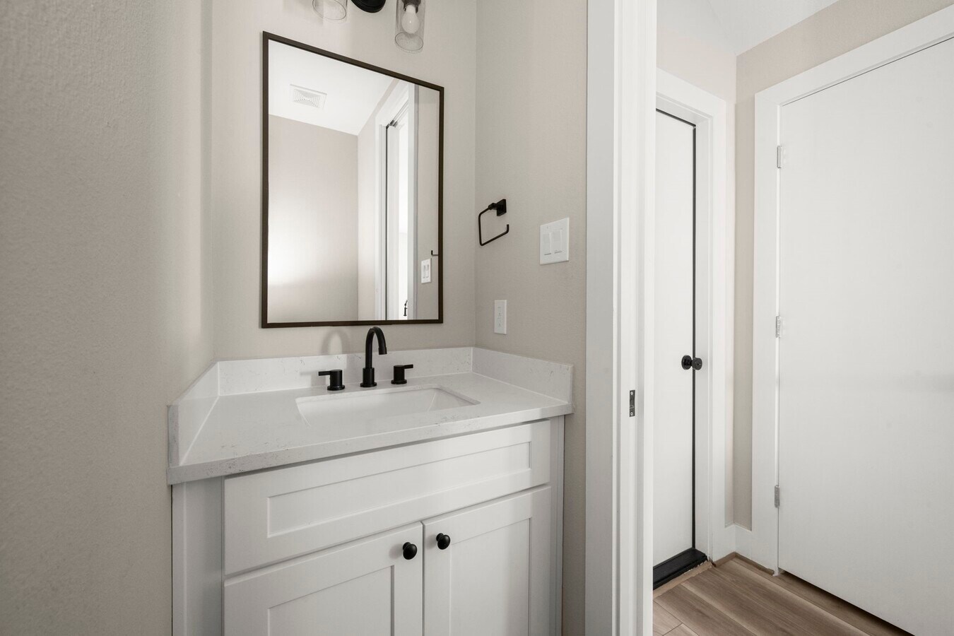 Photo - 8404 Curry Rd