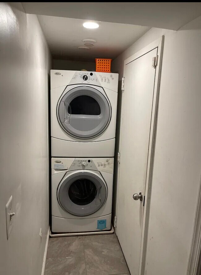 Photo - 113 Webster St NE