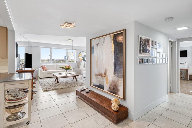 Photo - 3000 Holiday Dr Unidad 1605