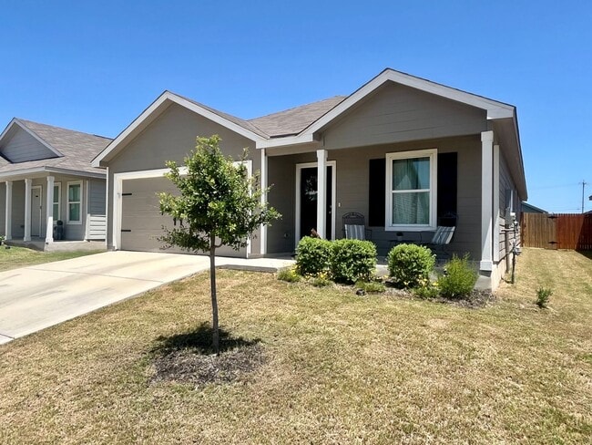 Photo - Fabulous 4/2 Single Story, First Time Rental ~ Shows Like New ~ Must See!