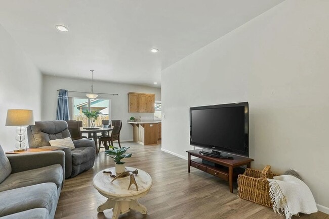 Photo - Charming 3-Bedroom, 2-Bathroom Home in Huntington Meadows