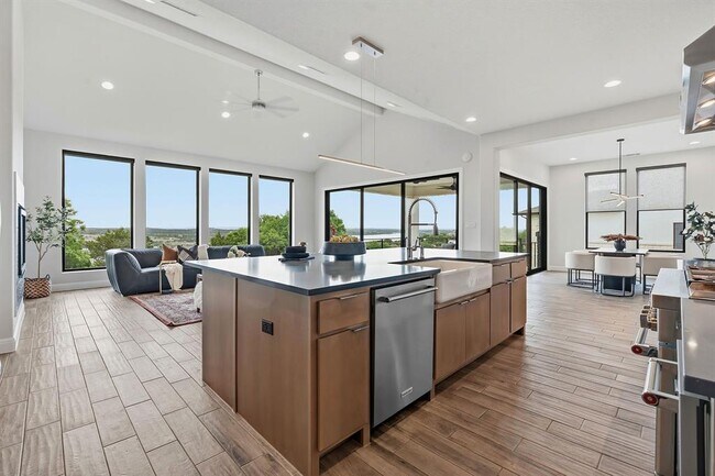 2414 Sunset Vista Cir