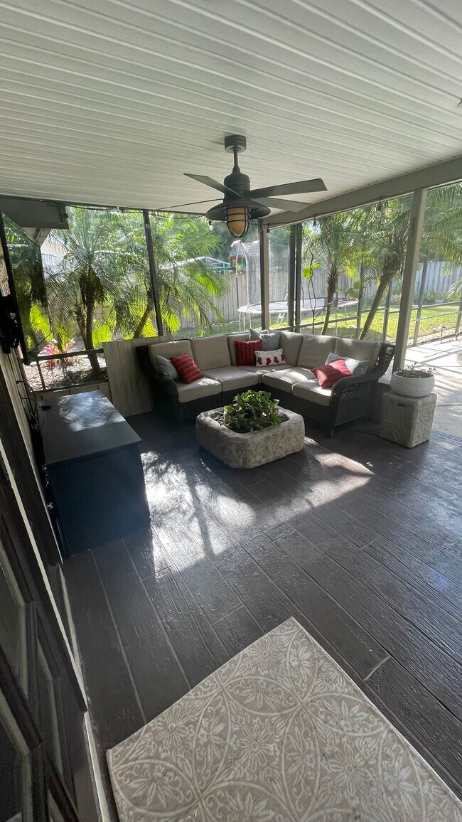 Photo - 205 Fox Valley Dr