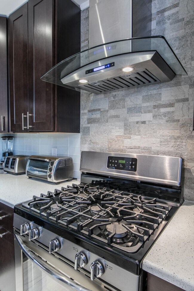 Photo - 220 Christopher Columbus Dr