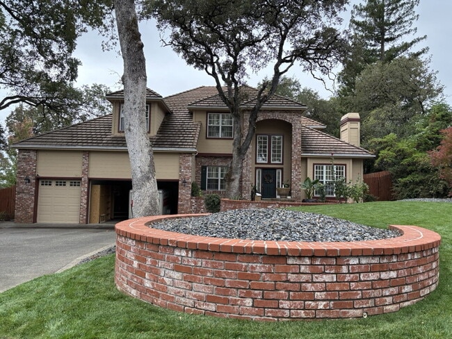 Building Photo - Amazing home in desirable Placerville neig...