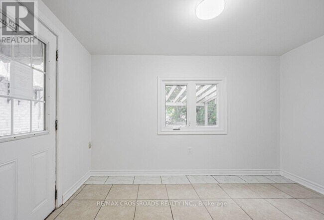 Photo - 111 Elgin St W