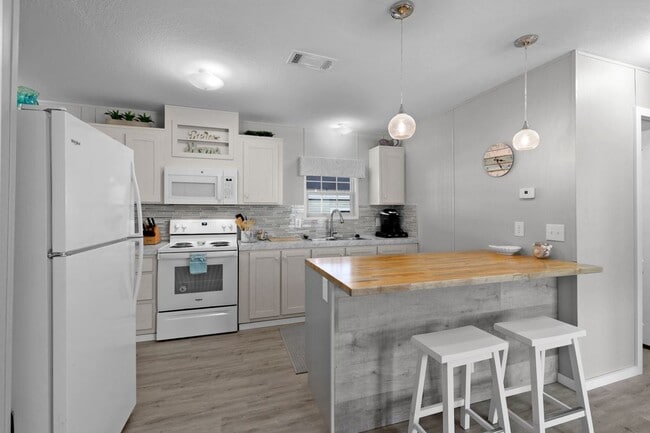 Photo - 1747 Beverly Dr