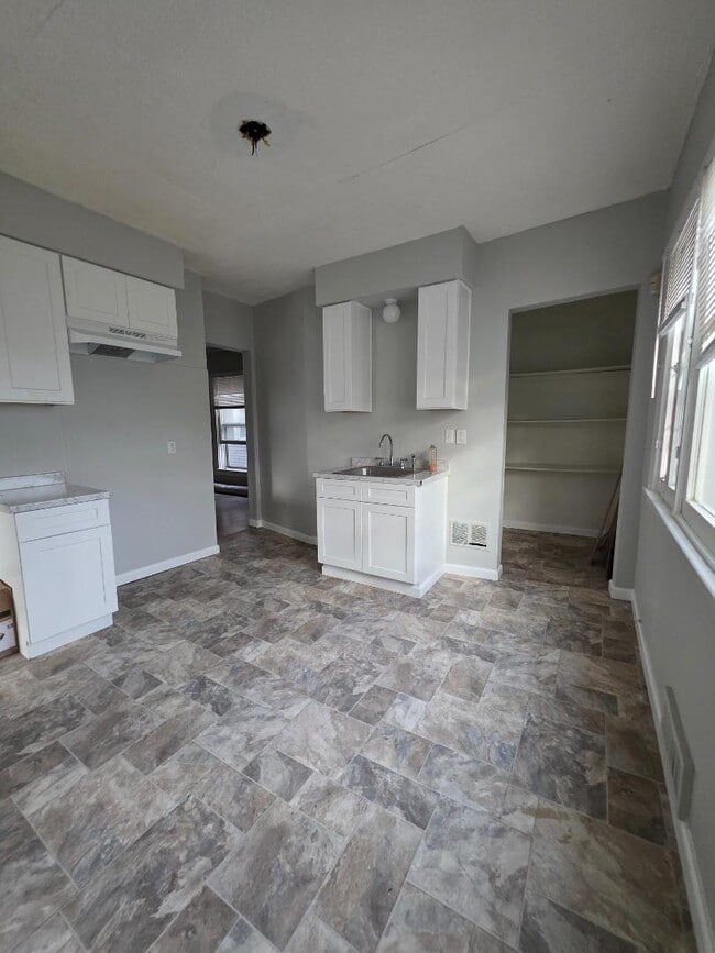 Photo - 455 Flint St