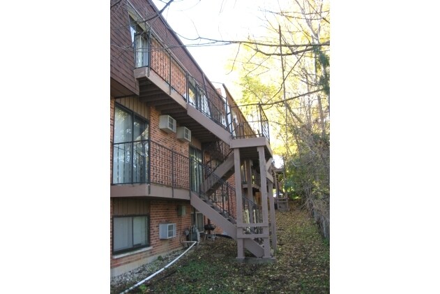 Country Manor Apartments - Country Manor Apartments