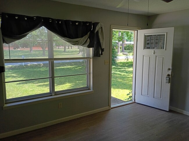Photo - 205 Trailwood Dr