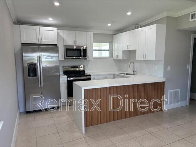5580 Honeysuckle Dr