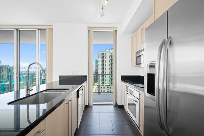 Photo - 79 SW 12th St Unidad 2512-S