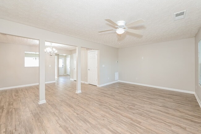 3915 Waldrop Ln