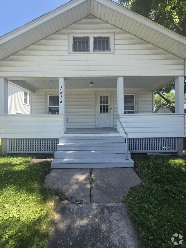 Building Photo - 1818 Summer St Rental