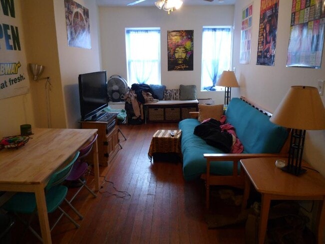 Building Photo - 37 Cooper St Unit 3