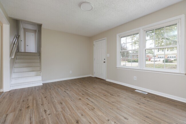 Photo - 4032 Summerhill Dr NW