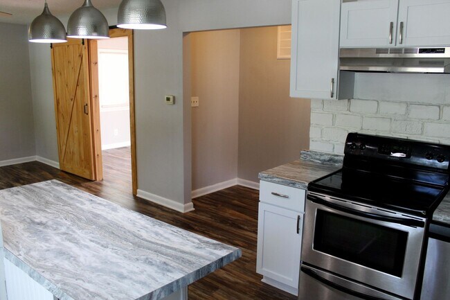 Photo - Cute 1 BR Bungalow in the Heart of Brownsburg!