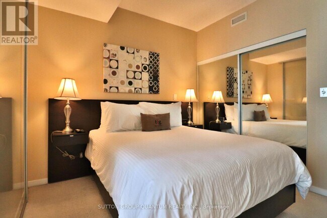 Photo - 65 Bremner Blvd Unité 2604