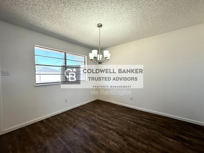 Photo - 4506 Itasca St