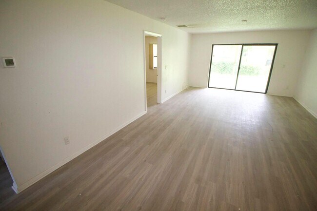 Photo - 3788 Harwood St