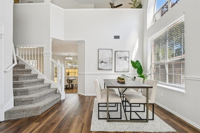 Photo - 1110 Blue Fox Dr