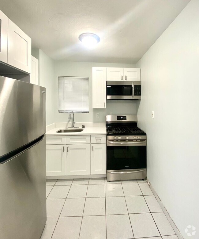 Building Photo - 8 Cheever Ct Unit 1 Rental