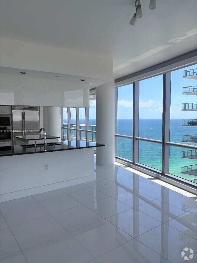 Building Photo - 17121 Collins Ave Unit 3101 Rental