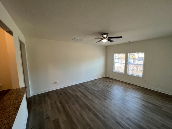 Photo - 105 W Langdon Ave Unidad A