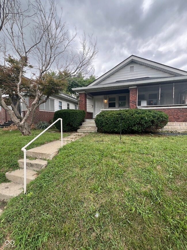 Building Photo - 854 N Bradley Ave Rental